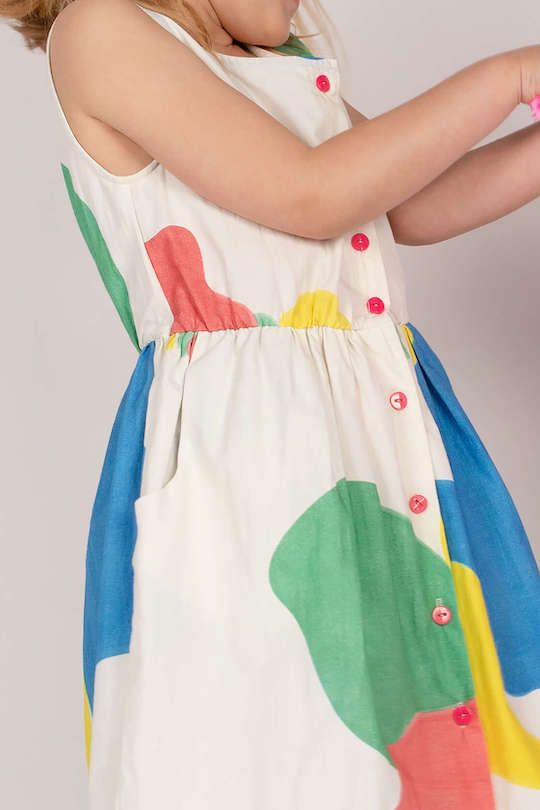 Robe d'été en coton biologique pour fille. Motif artistique et moderne.