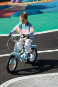 Pull arc-en-ciel en laine pour enfant. Tout doux et coloré
