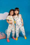 Ensemble pour fille adorable. Allure décontractée et stylée. Moderne et confortable.