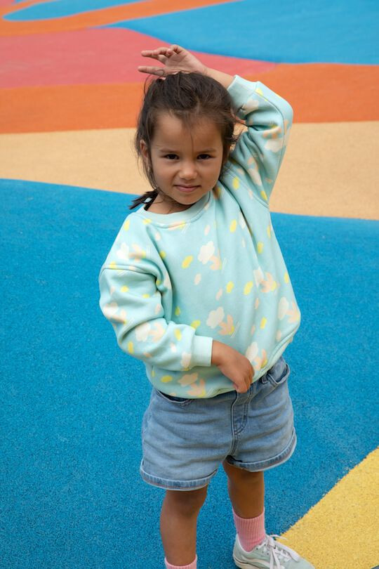 Ensemble in & out pour enfant. Confort, douceur et style. Motif fleur nuage en matchy matchy