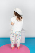 Ensemble d'été pour enfant. Moderne et structuré. Couleur année 80's.