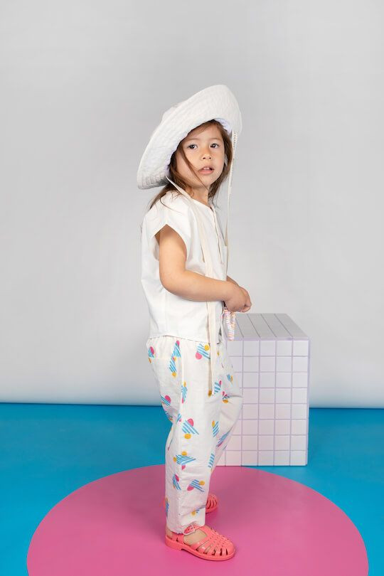 Ensemble enfant léger et structuré.