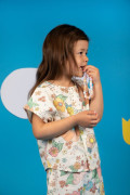 Blouse pour fille au motif fleuri et couleur pastel.