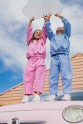 Ensemble uni jogging et sweat pour enfant. Élégant et casual