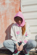 Cagoule rose bonbon pour femme. Look rétro contemporain