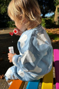 Sweat et jogging molletonné à motif nuage bleu pour enfant | Ayuna, marque de vêtements et accessoires pour femmes et enfants.