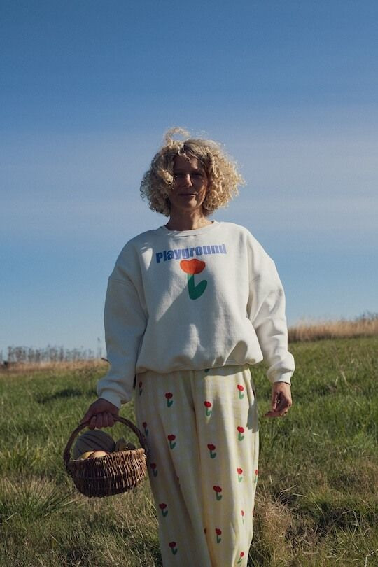 Sweat confortable. Oversize et ample pour un look streetwear arty et coloré.