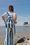 Sac à dos femme en coton. Motif à rayure bleue et verte.