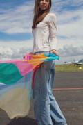 Foulard des îles soie porté design coloré