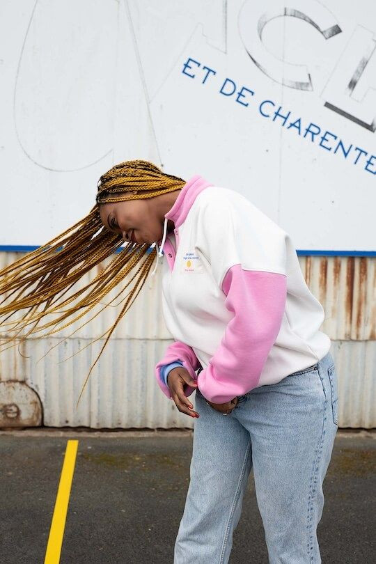 Sweat Retro 90s femme manches roses en mouvement