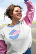 Sweat MoonCloud femme oversize motif lune nuage porté