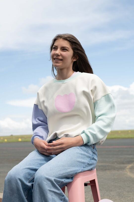 Sweat Polly femme coupe oversize vue assise
