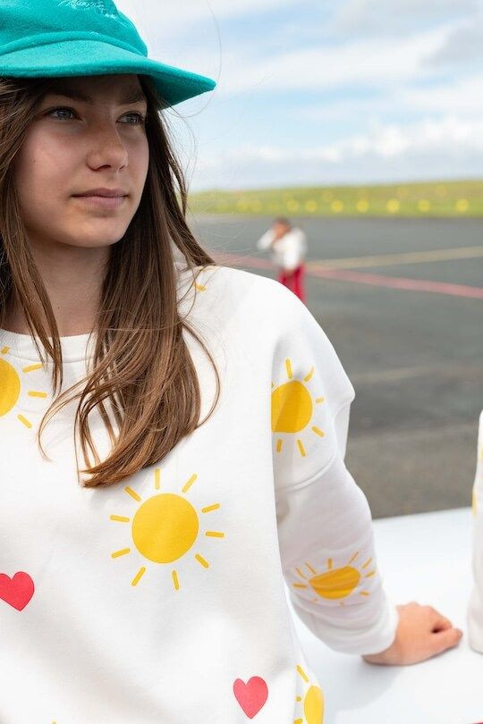 Sweat SunnyHeart femme détail motif cœurs et soleils