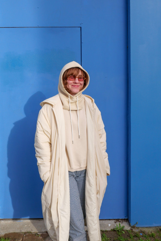 Cagoule Café Crème molleton coton portée sous manteau