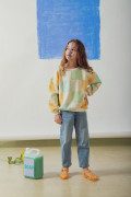 Sweat enfant Check porté avec coupe confortable