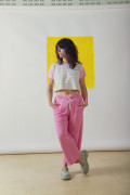 Jogging Prisme Pink coupe ballon porté au quotidien | Ayuna, marque de vêtements et accessoires pour femmes et enfants.