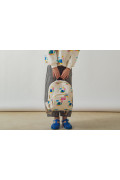 Sac à dos Casa tenu à la main avec format pratique