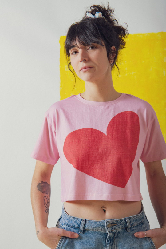 T-shirt Coeur femme coupe crop top avec motif coeur