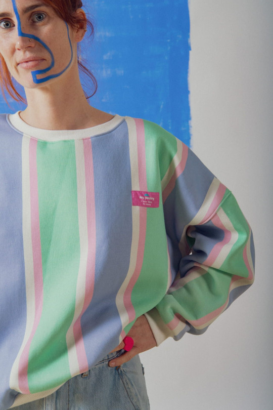 Sweat Poetry coton détail encolure et coupe oversize