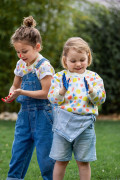 Tee-shirt pour fille ou garçon au motif graphique | Ayuna, marque de vêtements et accessoires pour femmes et enfants.