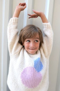 Pull cocooning et chaud. Coupe oversize et col rond. Motif Eclipse