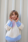 Pull pour enfant doux et moelleux. Motif lune vague