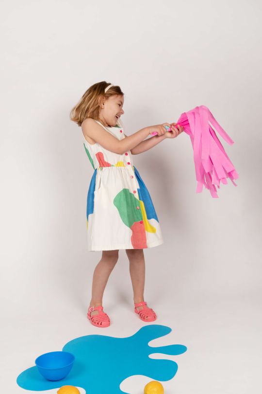 Robe d'été légère et structurée pour fille. En coton biologique