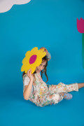 Combinaison d'été pour fille. Couleur pastel et motif fleuri. Ample et légère