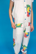 Combinaison d'été fille au motif lune coloré et graphique. Coton biologique.