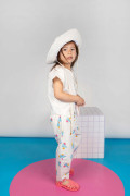 Blouse blanche pour fille. Détail boutonnière rose. Coton biologique. Confort et légèreté pour l'été