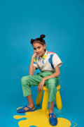 Chemise pour enfant artiste. Motif tache de peinture colorée. 100 % Coton biologique