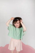 Shorty taille haute pour fille. Matière éponge confortable. Coupe ample